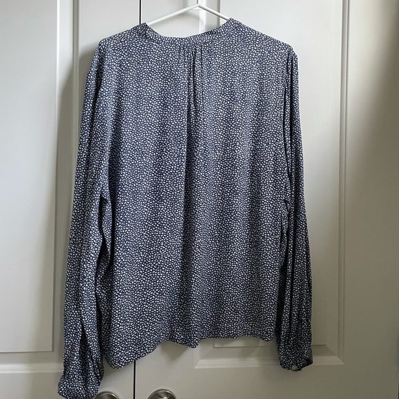 Casual Gap Blouse - Picture 4 of 4